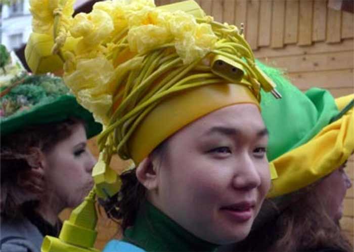 رسوم فرلنسه رسم کلاههای زرد و سبز برای مجردها در فرانسه