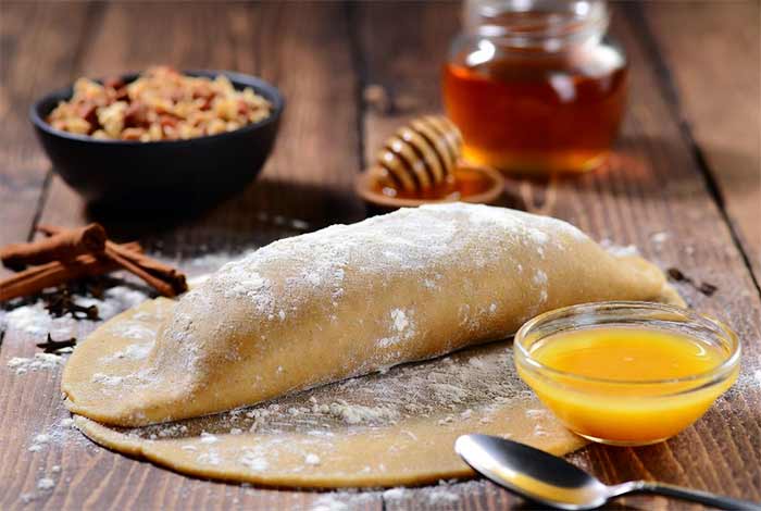 خمیر باقلوا سریع با آب پرتقال و ادویه‌های شرقی